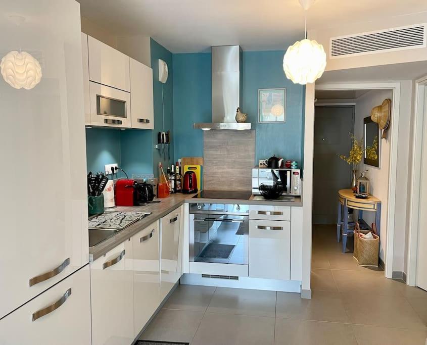 21 - Tres Agreable Rdc Avec Terrasse Et Parking Bandol Exterior foto