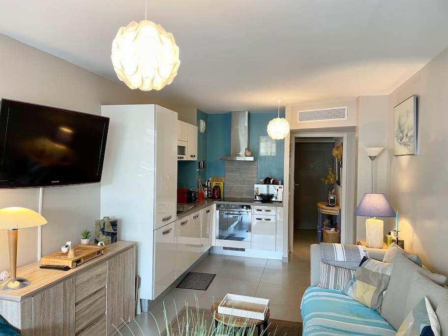 21 - Tres Agreable Rdc Avec Terrasse Et Parking Bandol Exterior foto