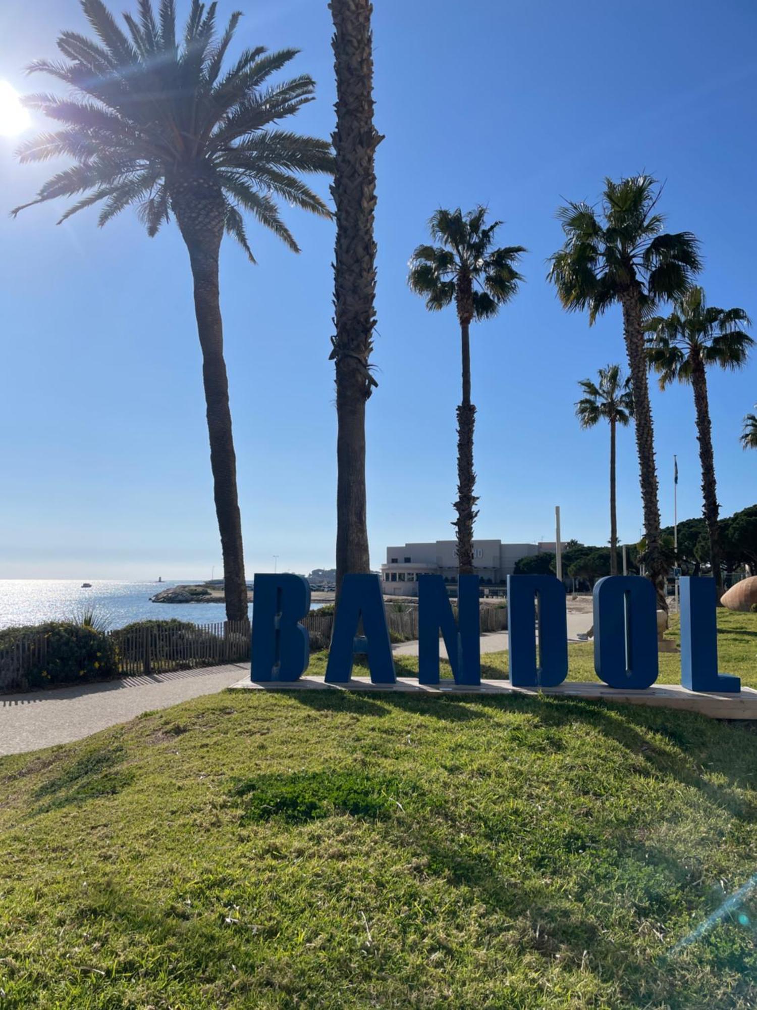 21 - Tres Agreable Rdc Avec Terrasse Et Parking Bandol Exterior foto