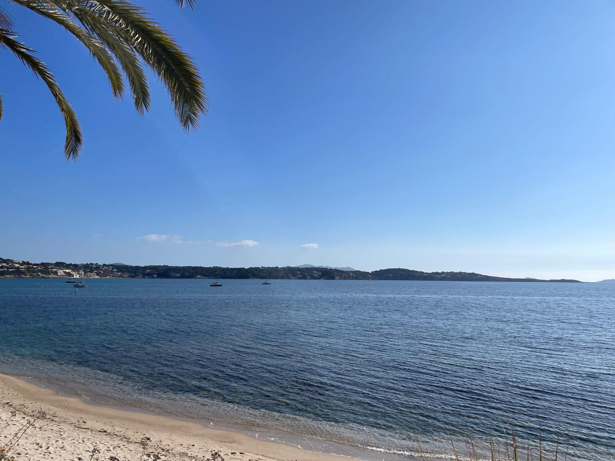 21 - Tres Agreable Rdc Avec Terrasse Et Parking Bandol Exterior foto