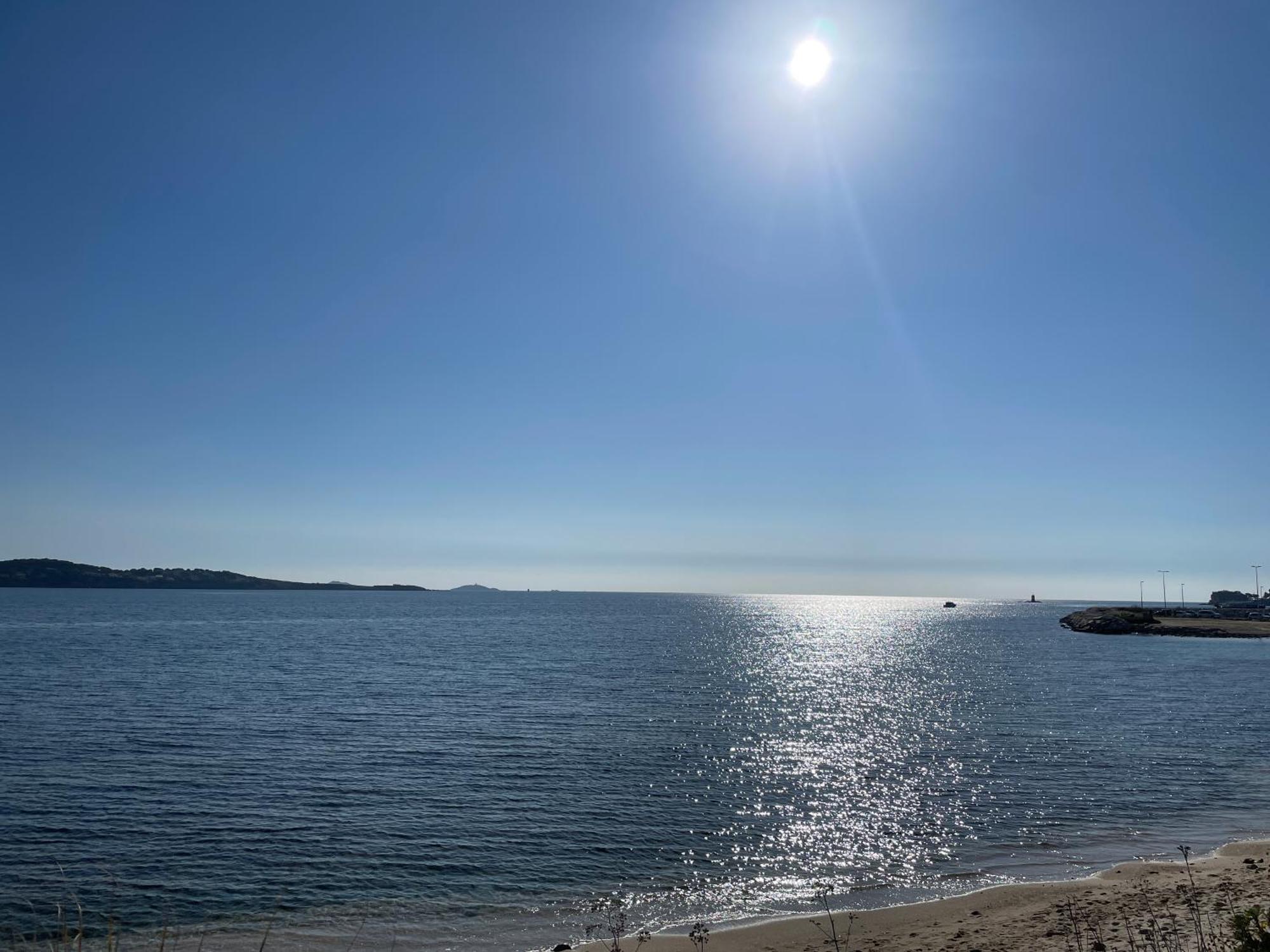 21 - Tres Agreable Rdc Avec Terrasse Et Parking Bandol Exterior foto